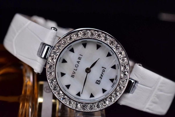 ブルガリ時計正面デザイン